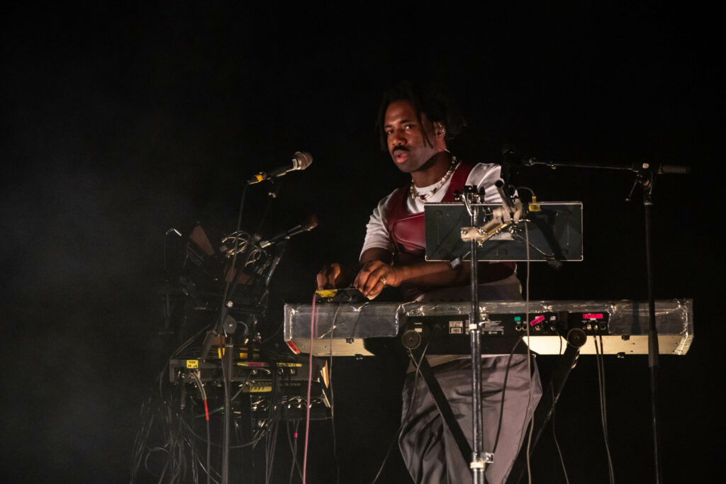 This image has an empty alt attribute; its file name is sampha-04-1024x683.jpg